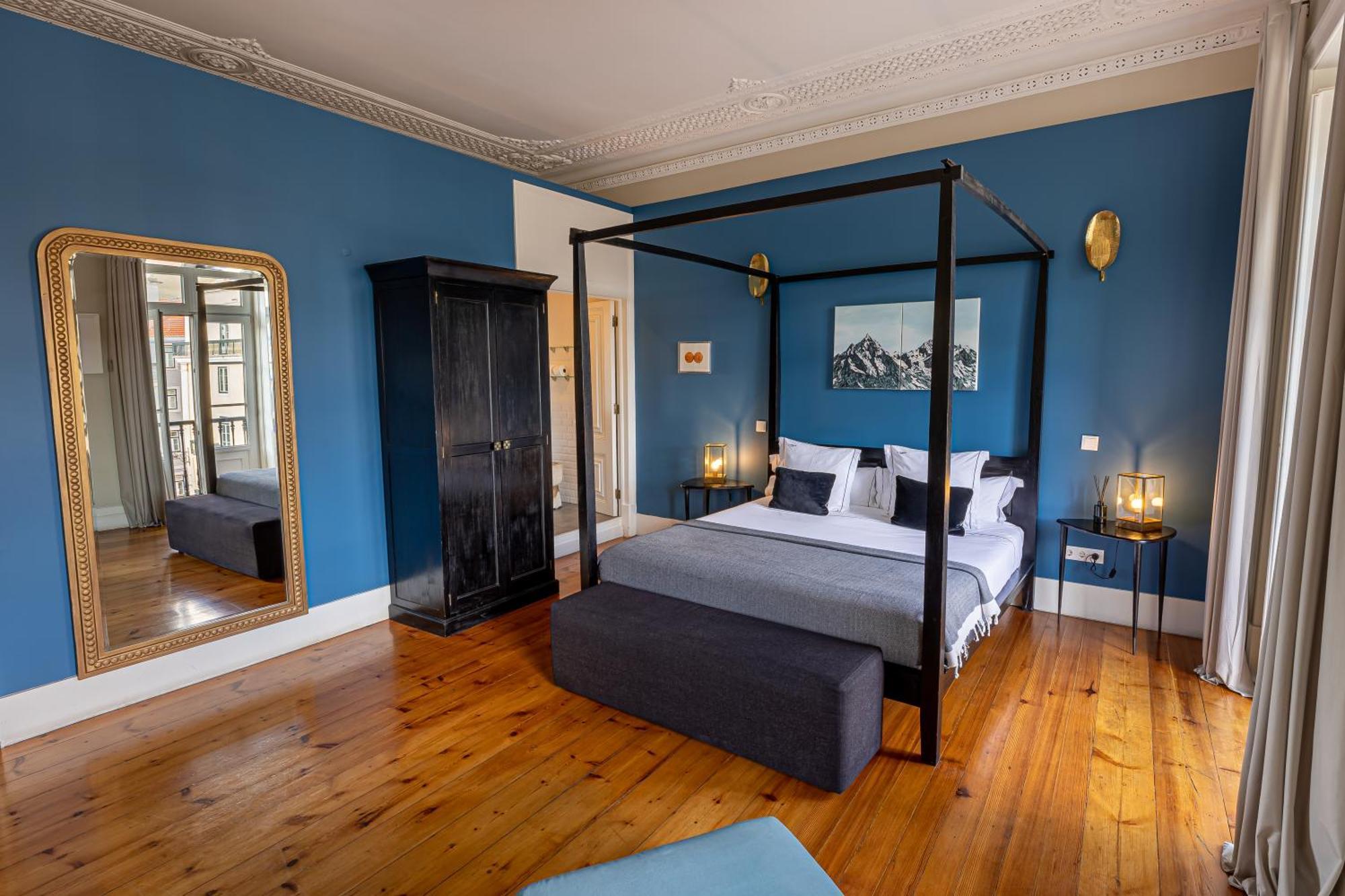 Le Consulat Hotel